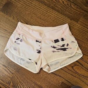 Lululemon Athletica Sunset Stripe Blush  Print Shorts 2.5 Inch